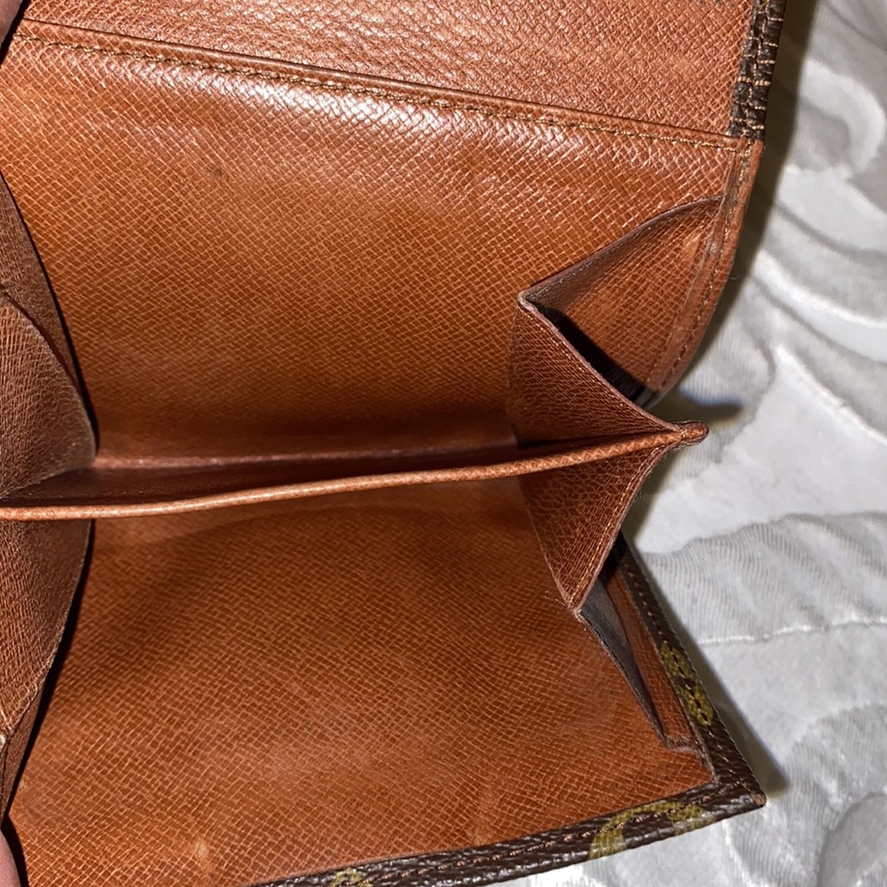 Louis Vuitton Wallet - Picture 6 of 8